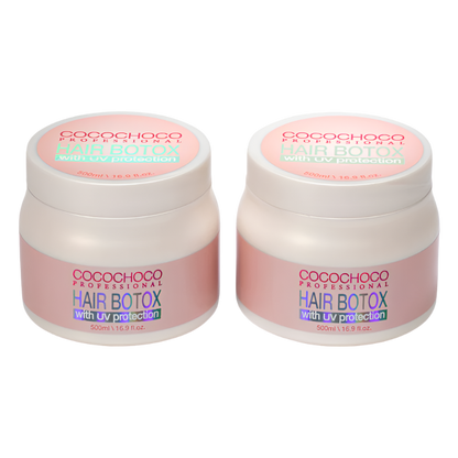 To beholdere med COCOCHOCO Hair Boto-x Treatment med UV-beskyttelse, en med en etiket, der angiver '500ml' og en anden bagved med '1000ml'. Begge er hvide med lyserøde og grønne tekst- og designelementer.